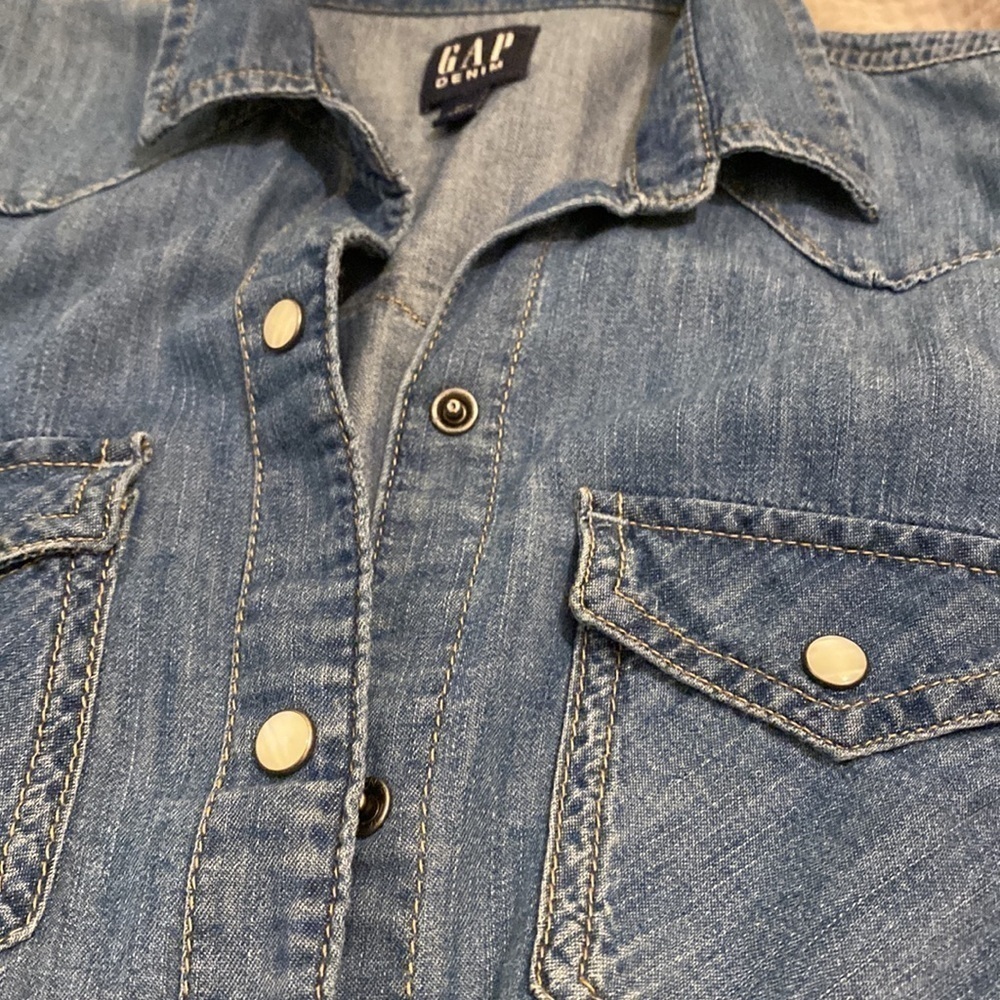 Gap 100% cotton snap button denim shirt . Size Xs. New. No tags - Picture 5 of 8